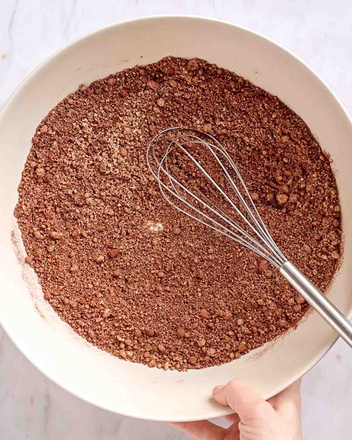all the dry ingredients for healthy chocolate cookies whisked together in a bowl.